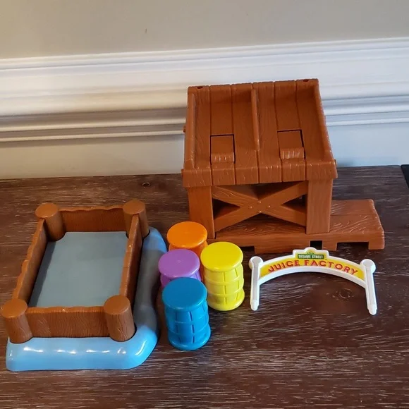 TYCO Sesame Street Elmo’s Radio Controlled Railroad Replacement Juice Factory
